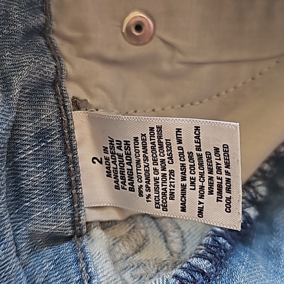 Aeropostale Embroidered Design Denim Shorts - Picture 6 of 8